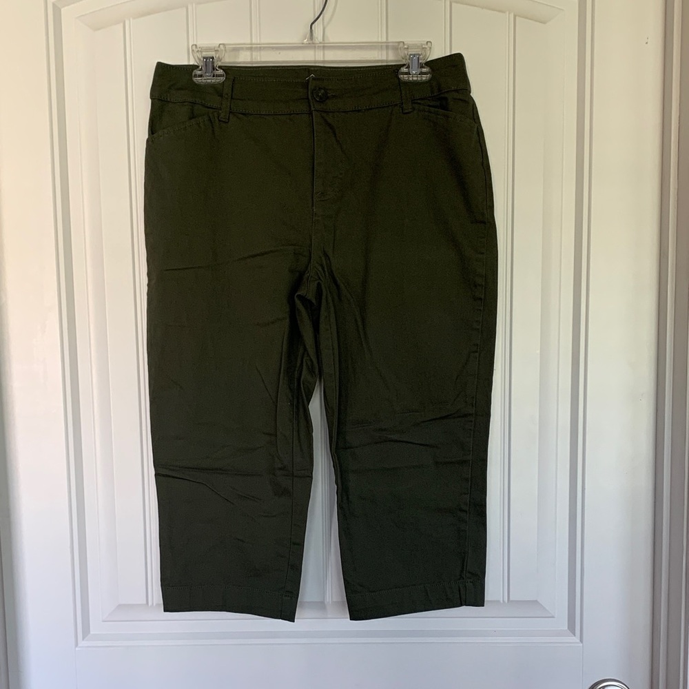 St. John's Bay Olive Green Capris